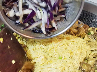 19、茄子粉丝煲,最后是茄子丝