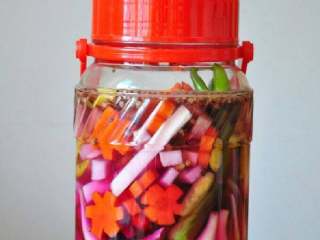 5、跳水泡菜,第三天的颜色更好了