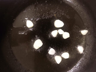 7、素炒千张,下蒜片