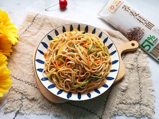 11、凉拌荞麦面,宝贝一盘我一盘。