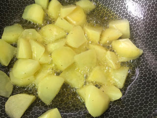 5、地三鲜,炸土豆