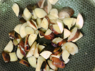 9、地三鲜,炒至半熟