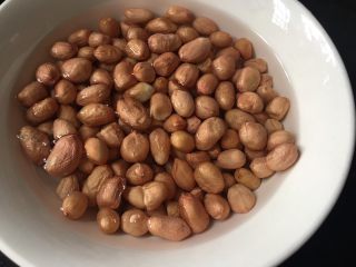2、醋泡花生米,花生米清洗干净