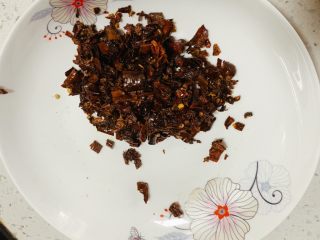 6、家庭版水煮肉片,炒好后切成碎粒