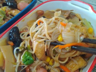 18、东北双人份麻辣拌之酸甜拌,吃吧！吃吧！太好吃啦！虽然方法不正宗，但是味道还是很正宗的，跟大学食堂里的味道很像啊！