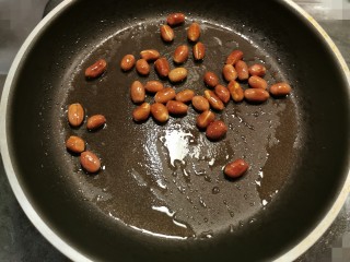 3、酸辣土豆粉,变色后关火  凉凉备用