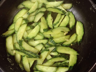 13、鸡蛋炒青瓜,炒熟