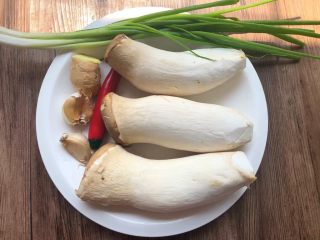 1、手撕杏鲍菇,食材合影