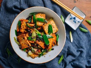7、豆豉豆腐,起锅装碗。
