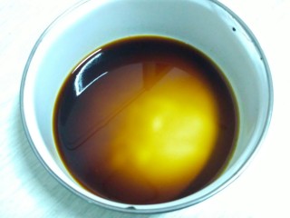 4、素什锦凉面,两勺陈醋，一勺酱油，适量白糖调汁