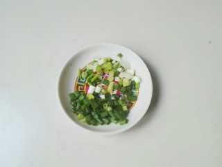 9、厨房挑战+素菜+甜枸杞香葱脆站瓜(西葫芦),葱切葱花