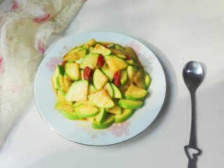 18、厨房挑战+素菜+甜枸杞香葱脆站瓜(西葫芦),鲜甜枸杞清脆西葫芦可好吃了????