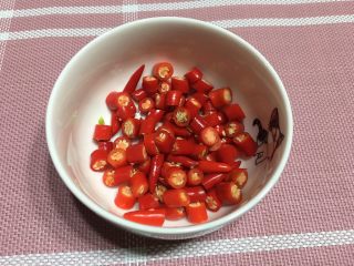 6、茄子炒豆角,切成环状