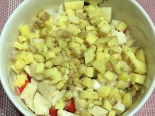 9、茄子炒豆角,姜切末