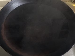 10、茄子炒豆角,锅内加水加热