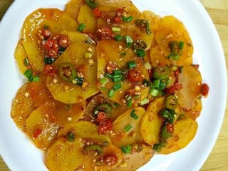 6、凉拌香辣土豆片,香辣土豆片做好