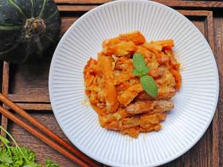 9、咸蛋黄焗南瓜,味道很好，因为咸蛋黄有了咸味，所以没在放盐哦