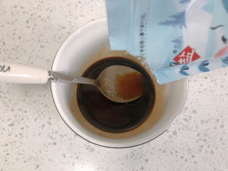 5、糖醋茄子,适量的盐。