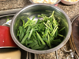 11、韭菜炒豆腐➕千里莺啼绿映红,韭菜切段