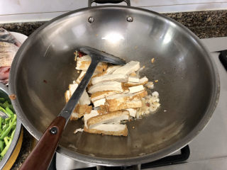 15、韭菜炒豆腐➕千里莺啼绿映红,加入炸豆腐