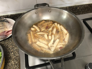 22、韭菜炒豆腐➕千里莺啼绿映红,开盖，中大火收收汁