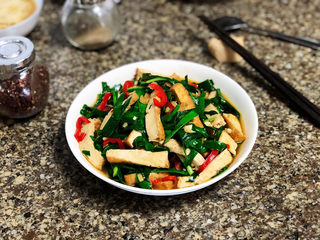 25、韭菜炒豆腐➕千里莺啼绿映红,成品