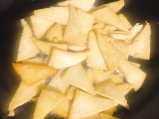 12、家常烧豆腐,煎成这样都是两面金黄色，大概煎了好几分钟吧