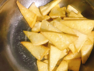 13、家常烧豆腐,盛入容器中备用