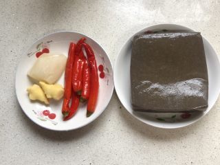 1、泡椒魔芋丝,魔芋网购的，我隔一段时间就要买点解解馋