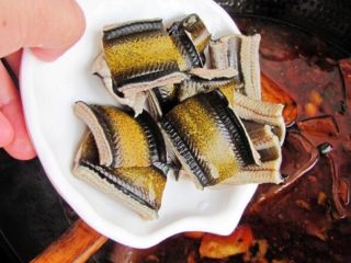 14、正宗毛血旺,加入黄鳝片