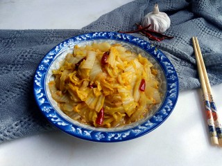 15、醋溜大白菜,盛入盘中，美味的家常醋溜白菜就完成了