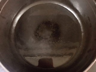 5、土豆烧鸡翅,热锅冷油