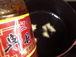 7、土豆烧鸡翅,准备好郫县豆瓣酱