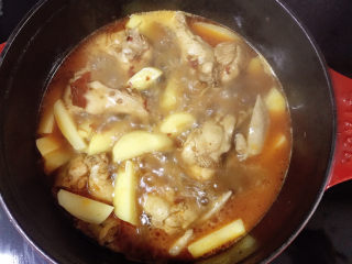 19、土豆烧鸡翅,时间到了放入土豆