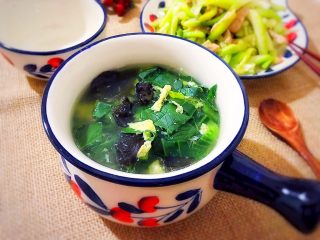 24、厨房挑战/素菜/青菜叶瓣儿黑木耳蛋花汤,来个近照，健康营养又好吃，赞赞赞