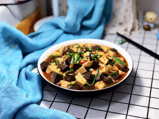 34、猪血炖豆腐➕红白花开山雨中,成品