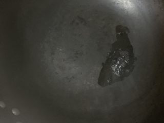 3、腊汁油麦菜,锅洗净备用。
