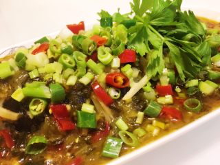 19、酸菜烧鱼,非常下饭,剩余的汤汁用来拌面最好吃了。