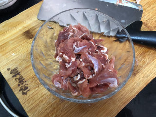 3、酸汤牛肉➕酸菜粉丝牛肉,牛肉切片，我没有切的太薄