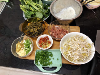 16、酸汤牛肉➕酸菜粉丝牛肉,全部食材准备好