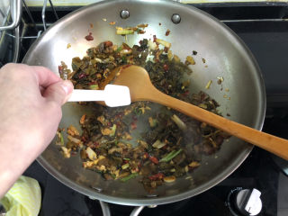 23、酸汤牛肉➕酸菜粉丝牛肉,可以加少许糖，提鲜