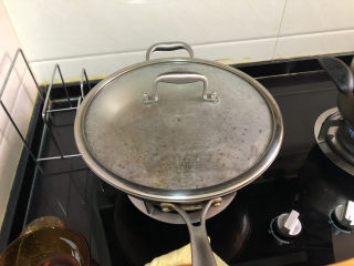 27、酸汤牛肉➕酸菜粉丝牛肉,煮开后，小火炖煮10分钟，让酸菜味道充分发挥