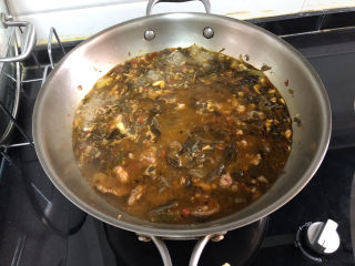 35、酸汤牛肉➕酸菜粉丝牛肉,煮一分钟即可，关火。