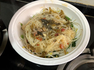 37、酸汤牛肉➕酸菜粉丝牛肉,把粉丝捞出铺在绿豆芽上