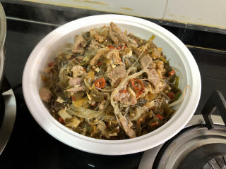 38、酸汤牛肉➕酸菜粉丝牛肉,把牛肉酸菜捞出