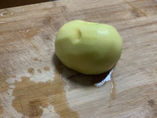 2、尖椒土豆片,洗净去皮