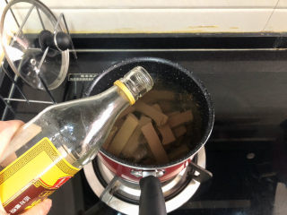 4、韭菜炒鸭血➕落红不是无情物,加一茶匙料酒