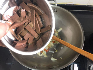 14、韭菜炒鸭血➕落红不是无情物,加入鸭血，