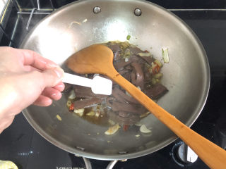 20、韭菜炒鸭血➕落红不是无情物,两汤匙热水，少许食盐