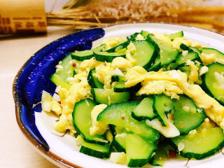 13、青瓜炒鸡蛋,拌匀装盘